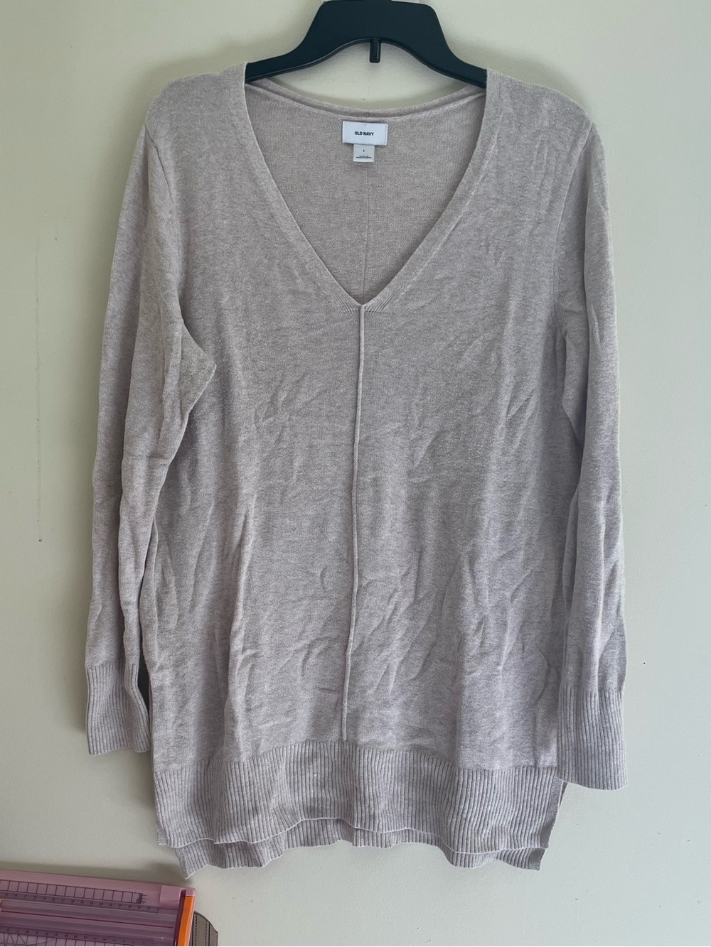 Old Navy Women's V-Neck Long Sleeve Sweater - Light Taupe